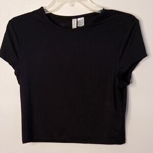 Divided by H&M Women's Size Large Black Short Sleeve Crop Top. Athleisure